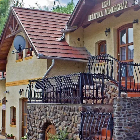 아파트 Leanyka Vendeghaz *